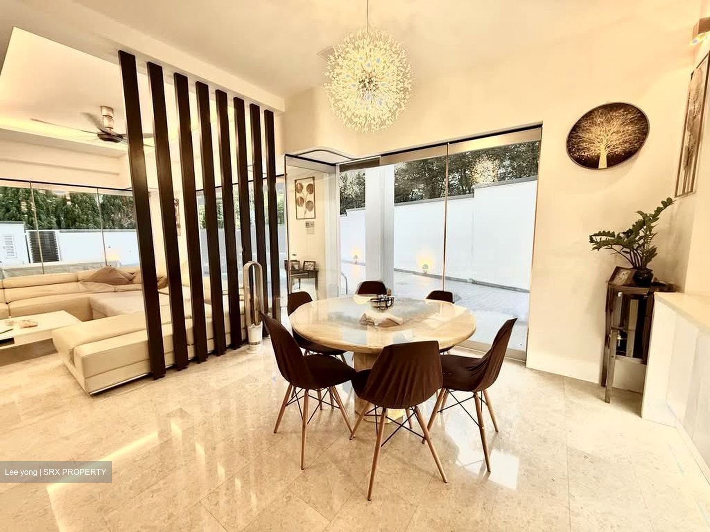 Straits Gardens (D27), Terrace #572291851